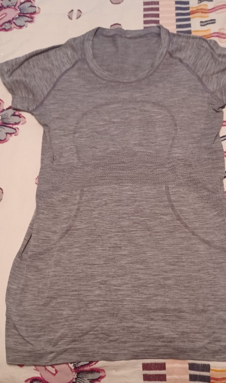 Lululemon Gray Seamless Athletic Tee Size 6